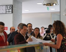 CIG-Ensino entrega unha primeira quenda de máis de 3.500 sinaturas recollidas entre o profesorado galego, contra a Lei de Convivencia e Participación Educativa 