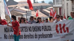 10.000 persoas maniféstanse polas rúas de Compostela en defensa do emprego e uns servizos públicos de calidade