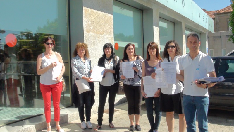 A CIG-Ensino entrega no rexistro da Xunta preto de 4.500 sinaturas en apoio ao profesorado CELGA