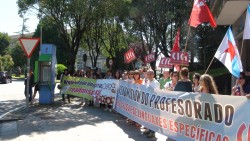 A CIG-Ensino entrega no rexistro da Xunta preto de 4.500 sinaturas en apoio ao profesorado CELGA