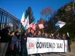 Delegadas e delegados da CIG do Consorcio Galego de Servizos de Igualdade e Benestar entregan 981 sinaturas reclamando a aplicación do V Convenio