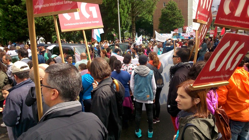 Rotundo rexeitamento ao peche de centros na manifestación da Plataforma Galega