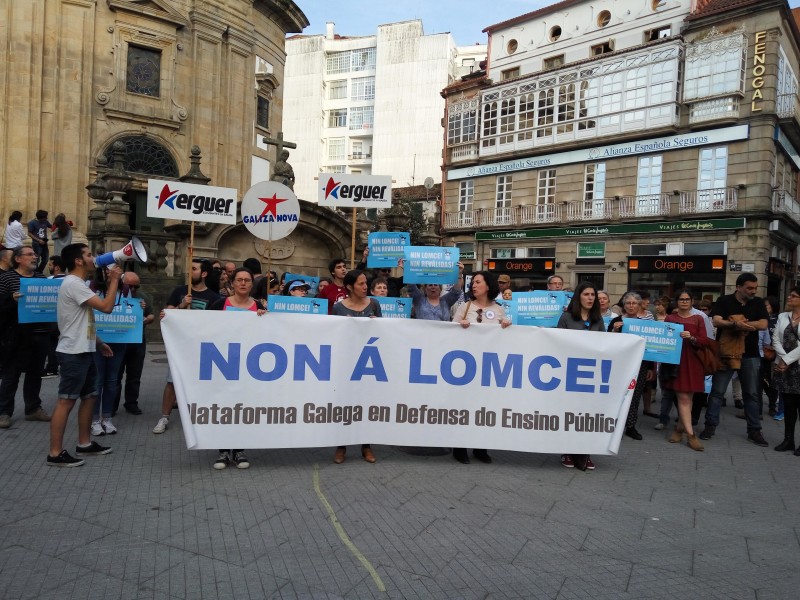 Nais, pais e profesorado concéntrase en cidades e vilas galegas para manifestar o seu rexeitamento á  LOMCE e as reválidas