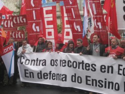 Delegados e delegadas da CIG-Ensino, e outras organizacións sindicais, esixen diante de Educación o cese dos recortes 