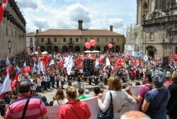 Miles de persoas percorren Compostela en defensa do Ensino e da Sanidade públicos