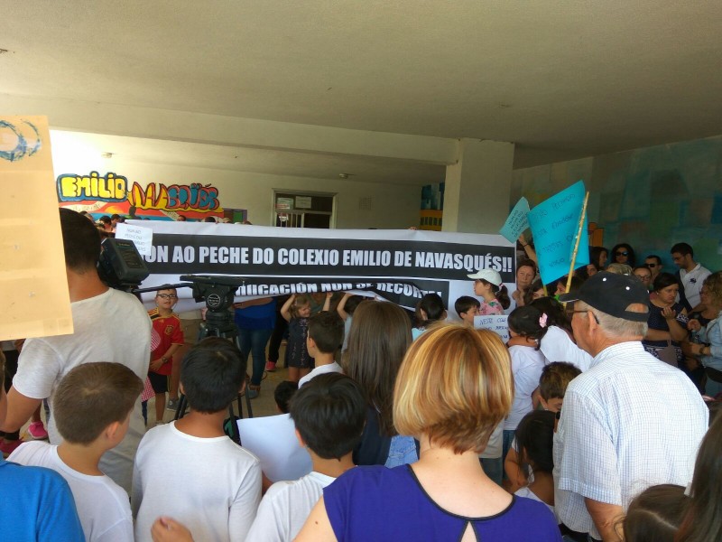 A CIG-Ensino denuncia o peche de centros educativos completos e o traslado de ensinanzas sen información nin negociación previa