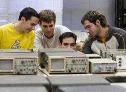 A CIG-Ensino denuncia que a Consellaría de Educación concerta ciclos formativos con centros privados vinculados ao Opus Dei que lles nega aos centros públicos