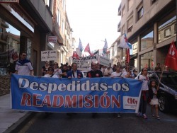 Unha nova mobilización esixiu na Guarda a readmisión das catro persoas despedidas  do centro San Xerome Emiliani